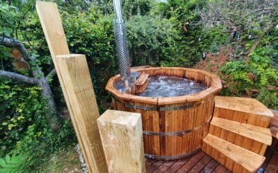 Entspannung pur im eigenen Garten: Wie funktioniert ein Badefass?